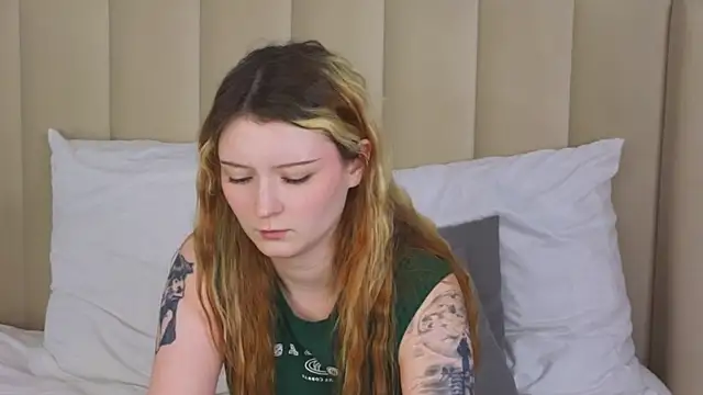 AlyssFrost webcam