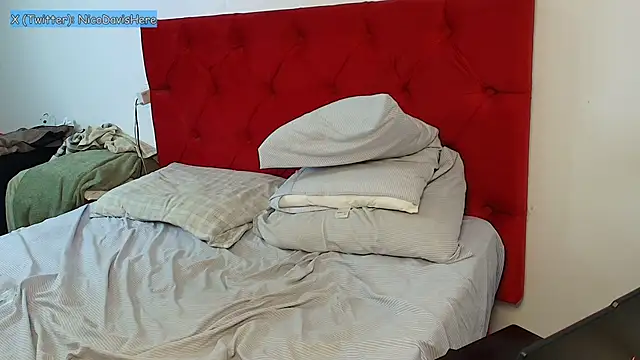 NicoDavisOfficial webcam