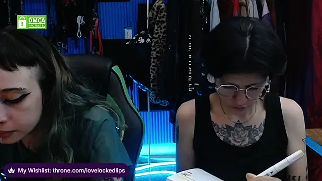 lovelockedlips webcam