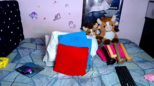 ShantalTsFox webcam