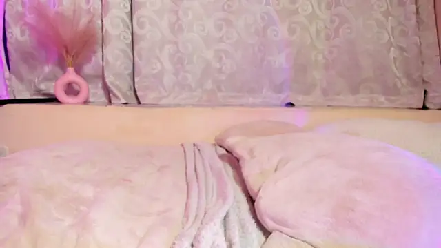 Lilith_salvatoree live cam on StripChat