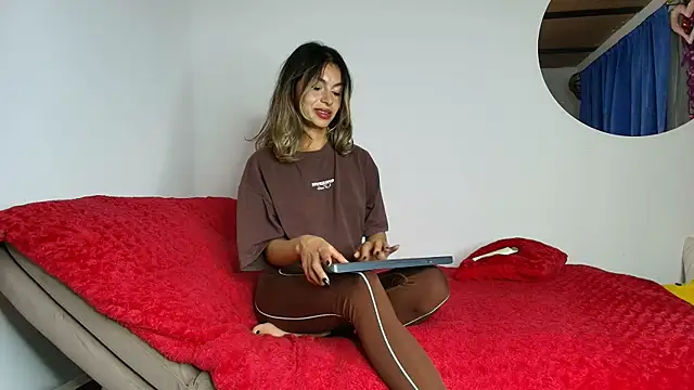 Karolgood3 live cam on StripChat