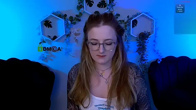 luna_berryy webcam