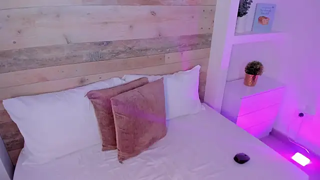 cristin_collins webcam