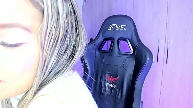 CamillaHot19 webcam