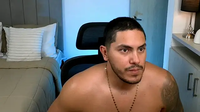 owen-pierces webcam