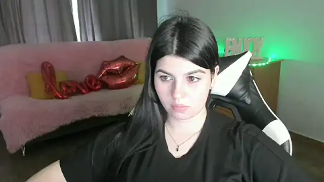 KisaModel live cam on StripChat