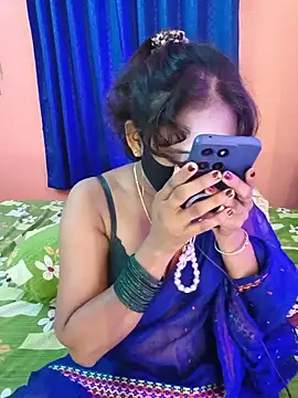 lena_mahiyaa (F young) - Nipple pinch