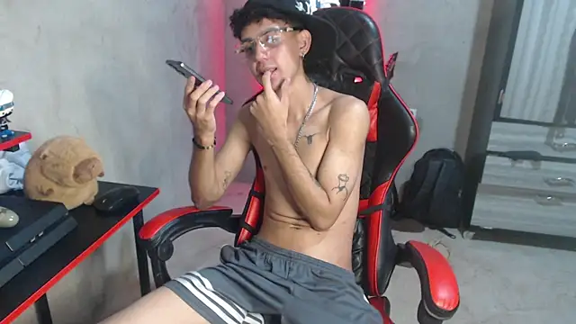 garu-hot18 webcam