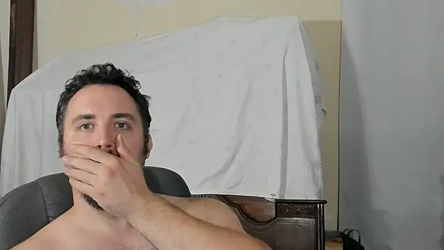 Metalstud webcam