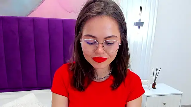Kelly_Cuutie live cam on StripChat