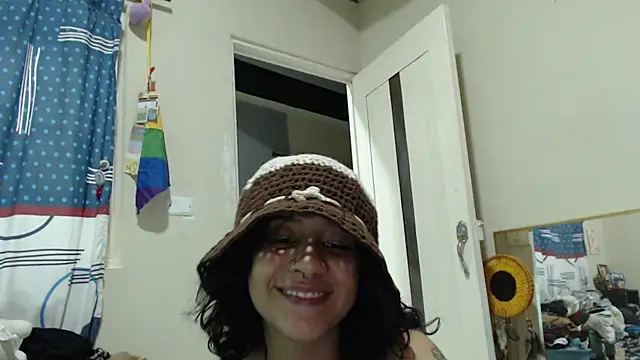 AlinaWoolf_ webcam