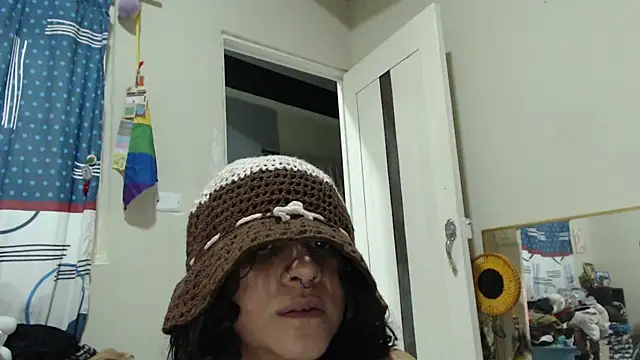 AlinaWoolf_ webcam