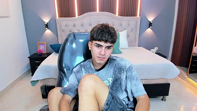 Tommy18__ webcam