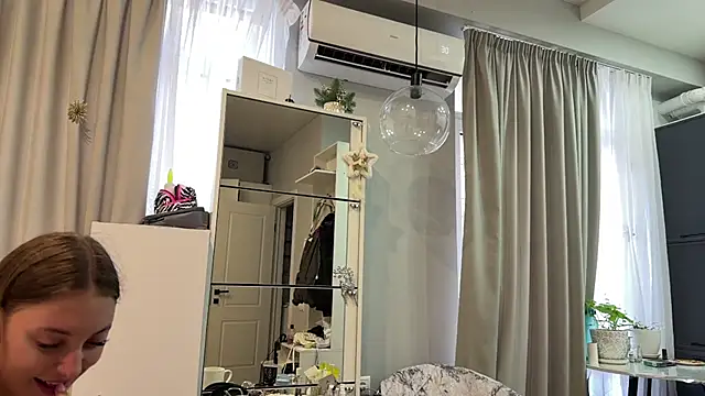 selena_favn webcam