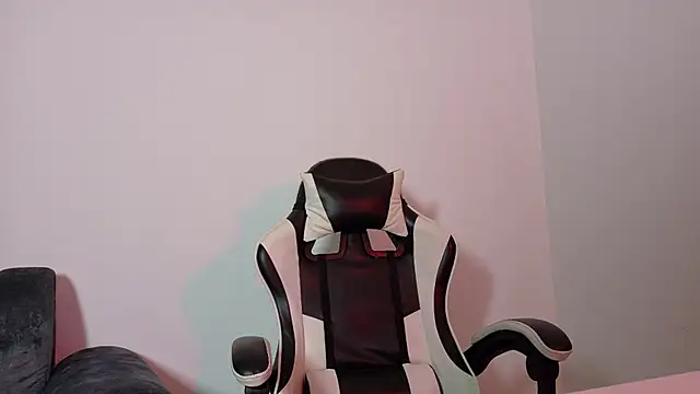 eren_jeager (M twink) - cum show! on top of the desk