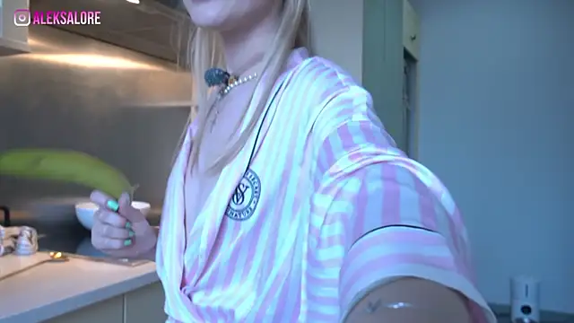 LexieLoree webcam
