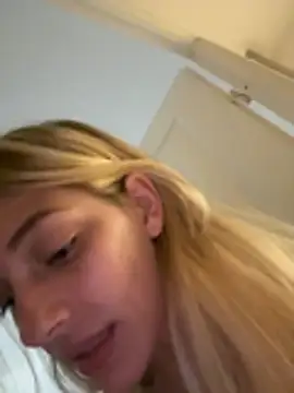 Bellalolahot webcam