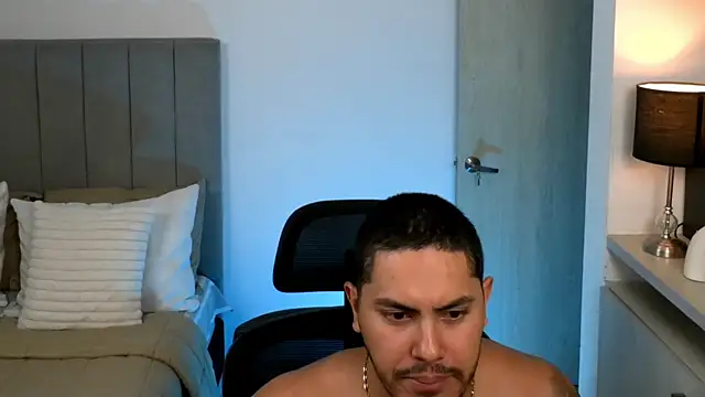 owen-pierces webcam