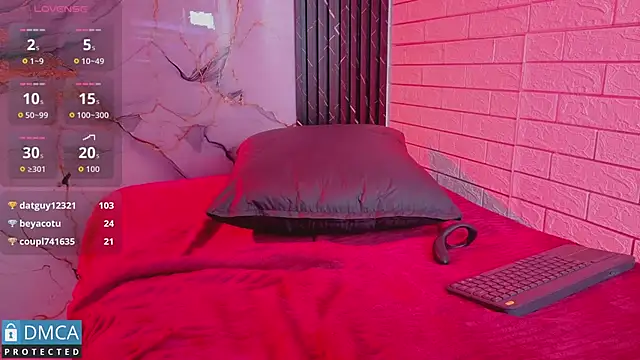 MaeveKuro webcam