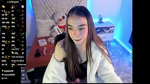 Mia_Victoria22 live cam on StripChat