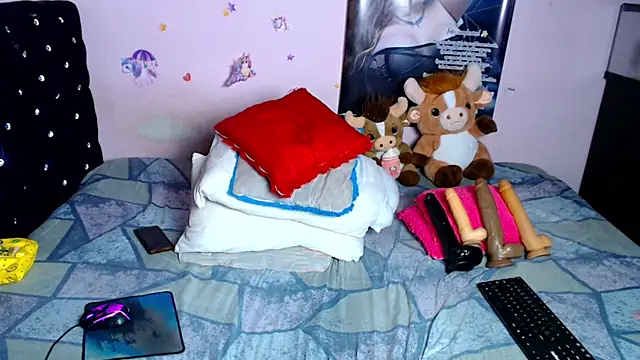 ShantalTsFox webcam