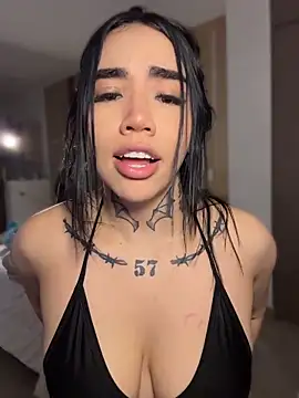 Watch Nickiiiii live on EroticFlix - High definition streams