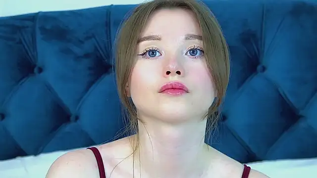 KeiraAsti live cam on StripChat