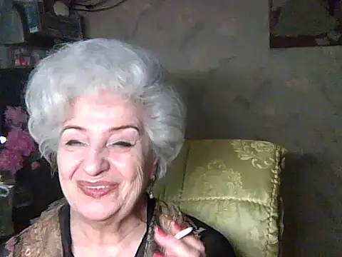 Watch ValeriaKroww live on EroticFlix - High definition streams