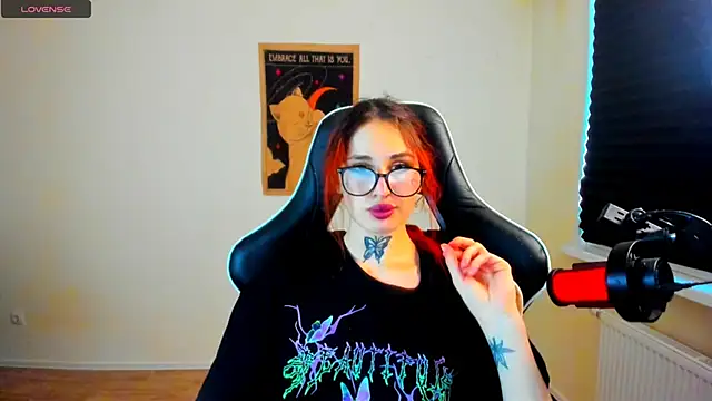 your_tora live cam on StripChat