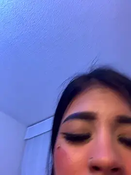Dannii- live cam on StripChat