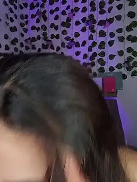 CarolinaGiraldo90 live cam on StripChat
