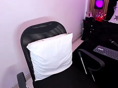Pauline_Fox webcam
