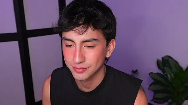 sweettaaron01 webcam
