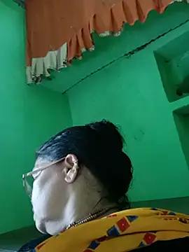 Manavi_x webcam
