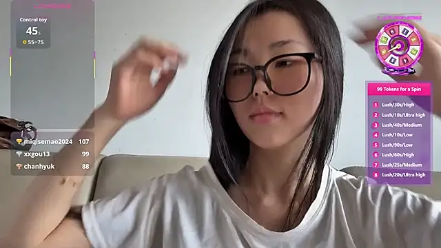 XIAOnaimao-001 live cam on StripChat