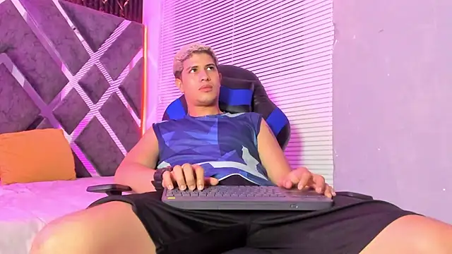 dominic_connor live cam on StripChat