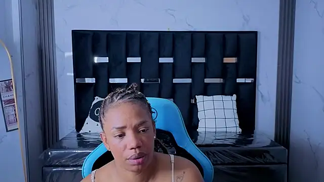oriana_martinez_a webcam