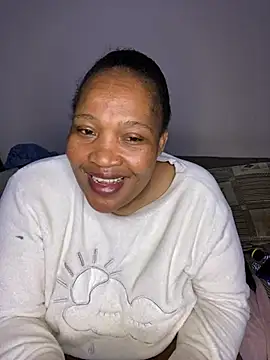 amandious (F milf) - Help get apartment