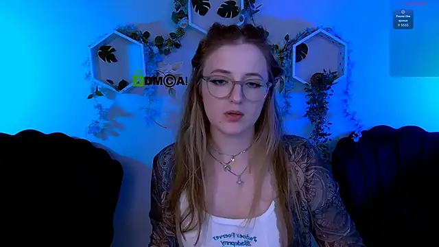 luna_berryy webcam