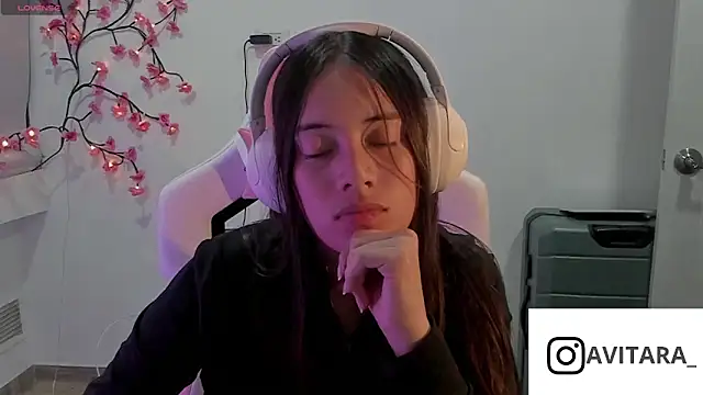 vanesita_ (F teen) - fuck machine again