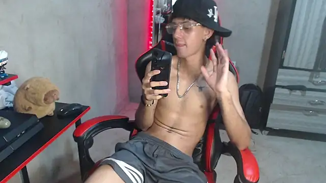 garu-hot18 webcam