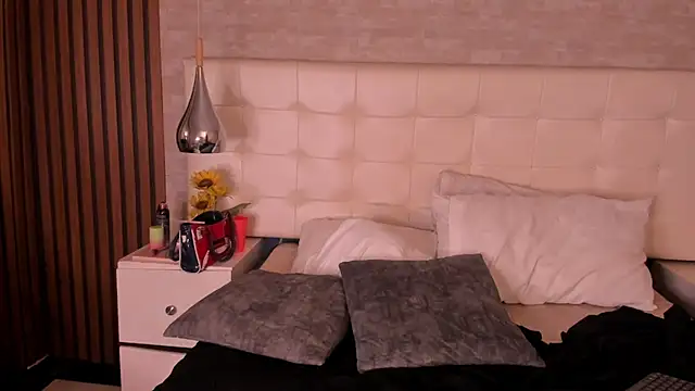 SofiaThoompson webcam