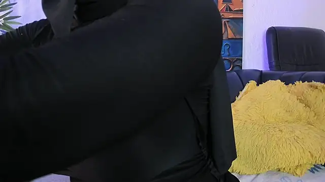 samii_halem (F young) - open buttocks and show the anus nearby