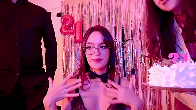 Watch nina_kink live on EroticFlix - High definition streams