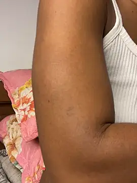 Watch _yisela_ live on EroticFlix - High definition streams