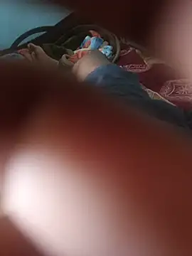 NAUGHTY-LAUND live sex cam