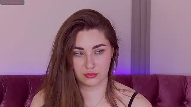 Watch KiraBarlows live on EroticFlix - High definition streams