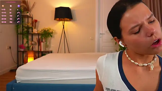 Watch MaydaCornwall live on EroticFlix - High definition streams