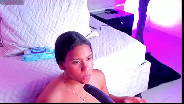 IsabelaRoman webcam